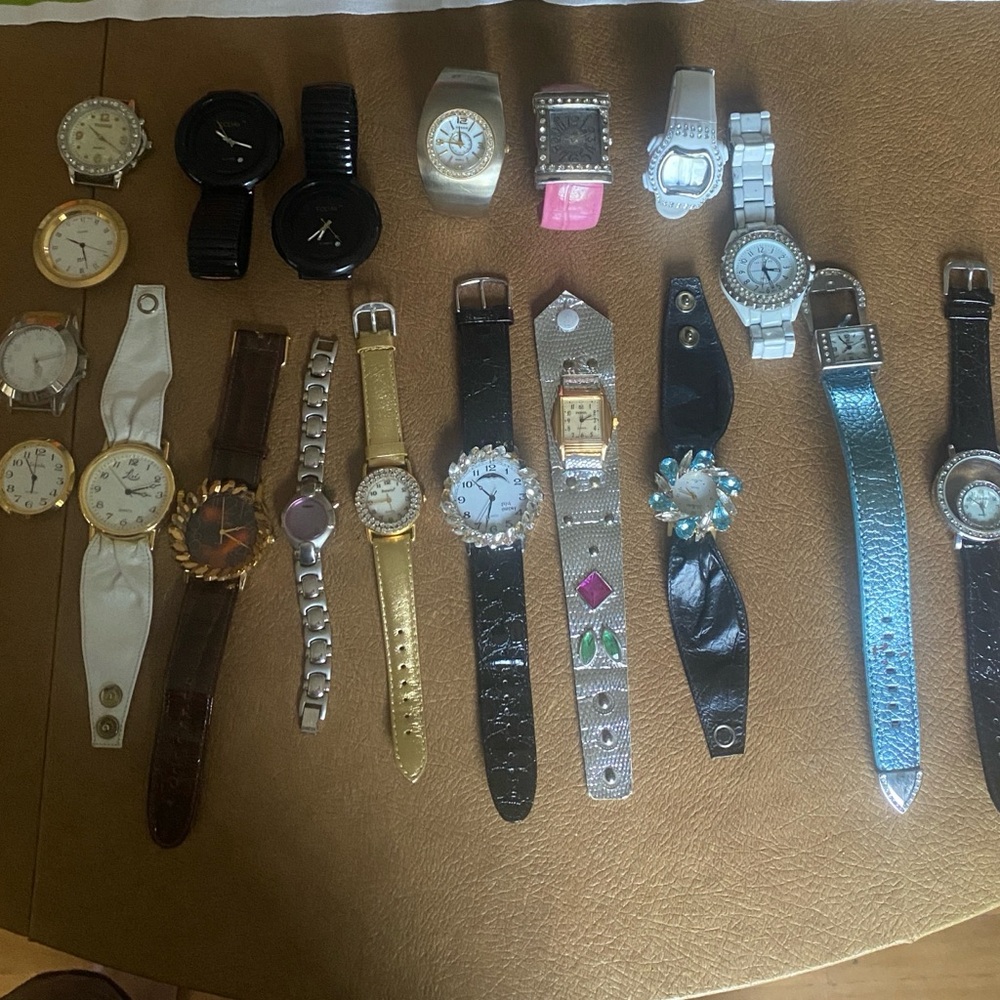 Lot of 20 Non-Working Vintage Watches